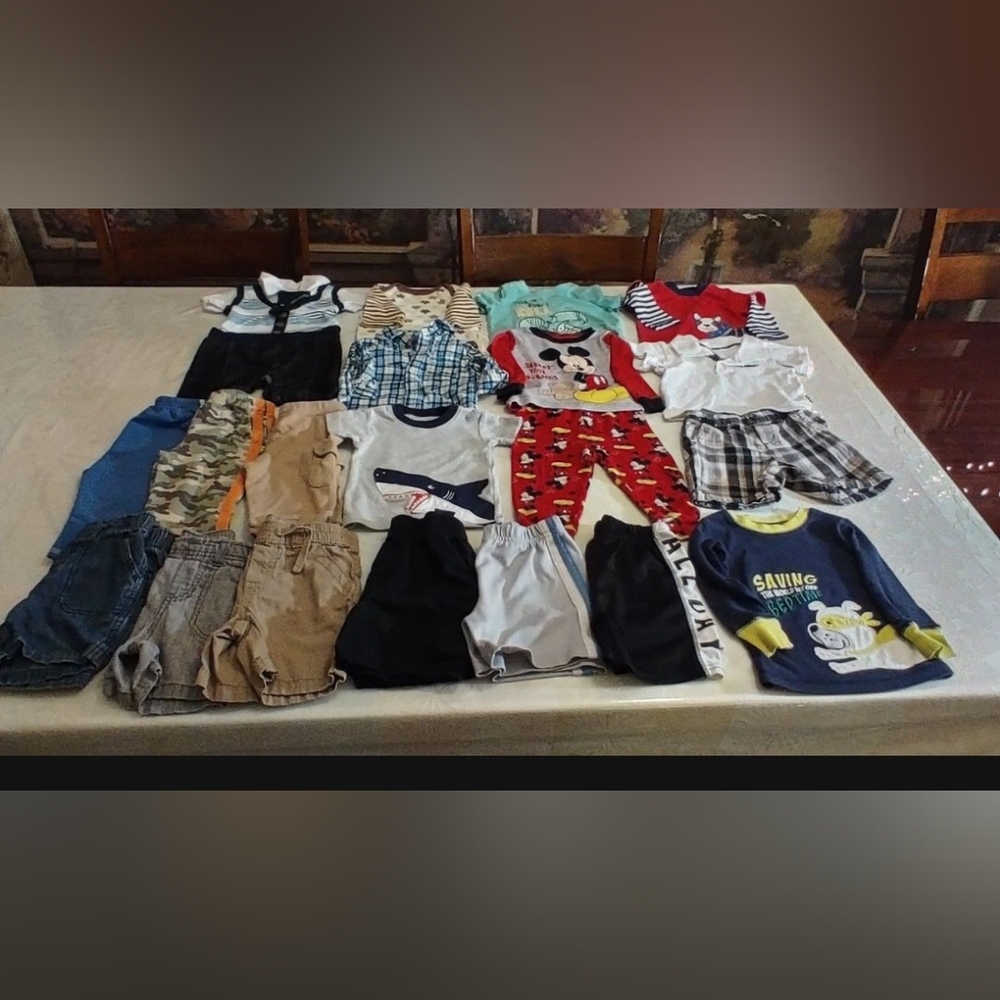 20 Pcs Boys Clothes Bundle Different Sizes (Everything is Clean).